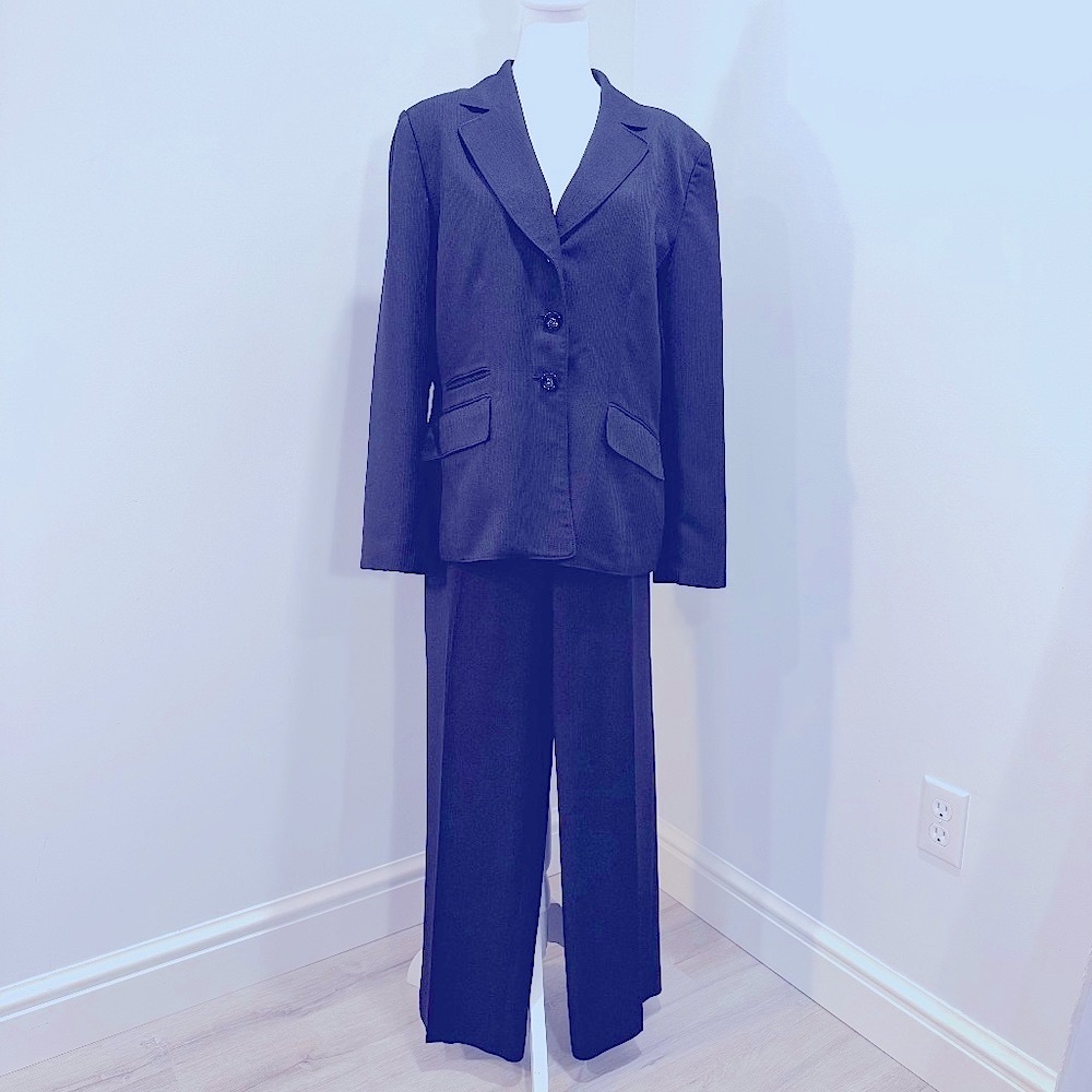 Evan Picone 2 Piece Pinstripe Pant Suit Size 16